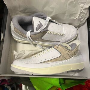 Jordan Men's White and Tan Sneakers